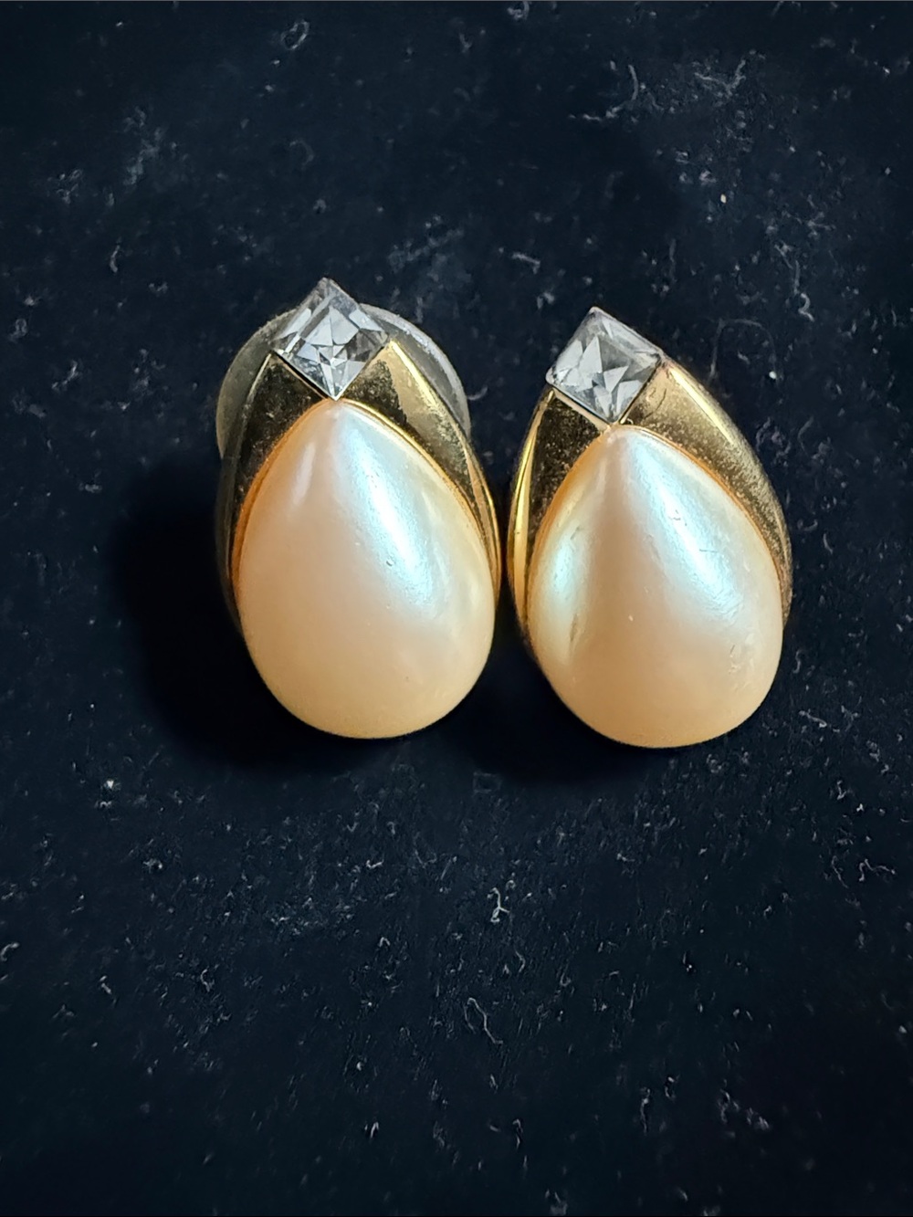 Classic Vintage Richelieu Sea Shell Ocean Teardrop Pearl Pierced earrings